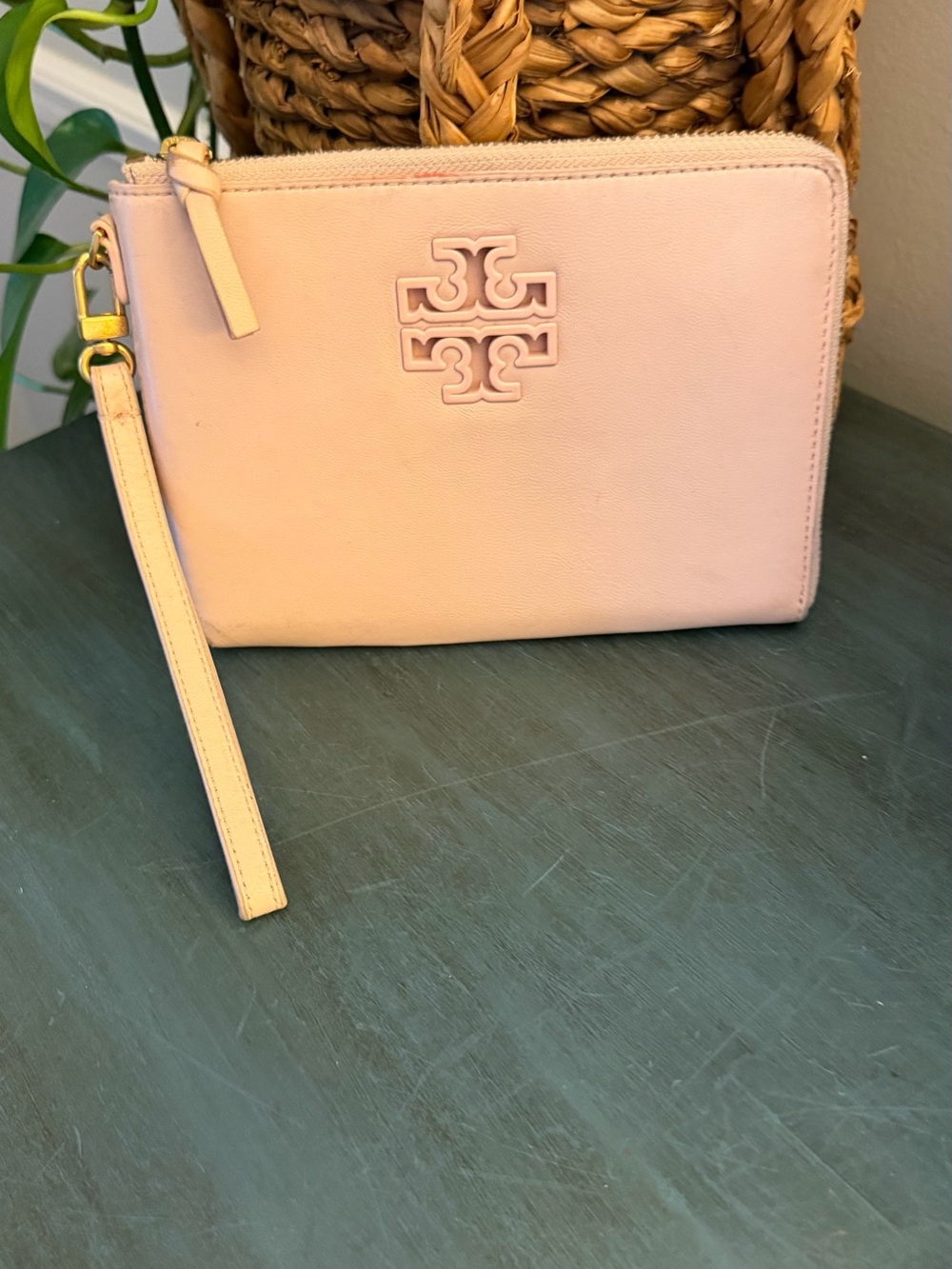 TORY BURCH shell pink Britten Large zip pouch wristlet with iconic logo - Picture 3 of 7